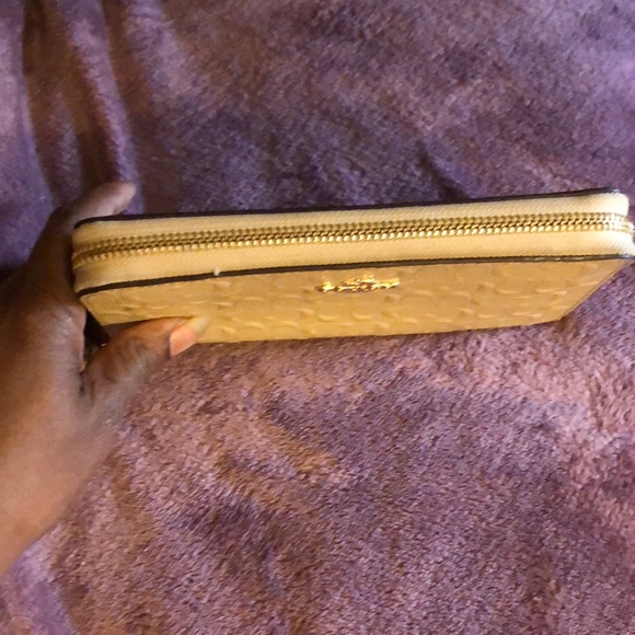 Coach embossed (signature) wallet - Picture 5 of 6